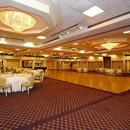 Quality Inn & Conference Center Maple Shade Restaurant bilde