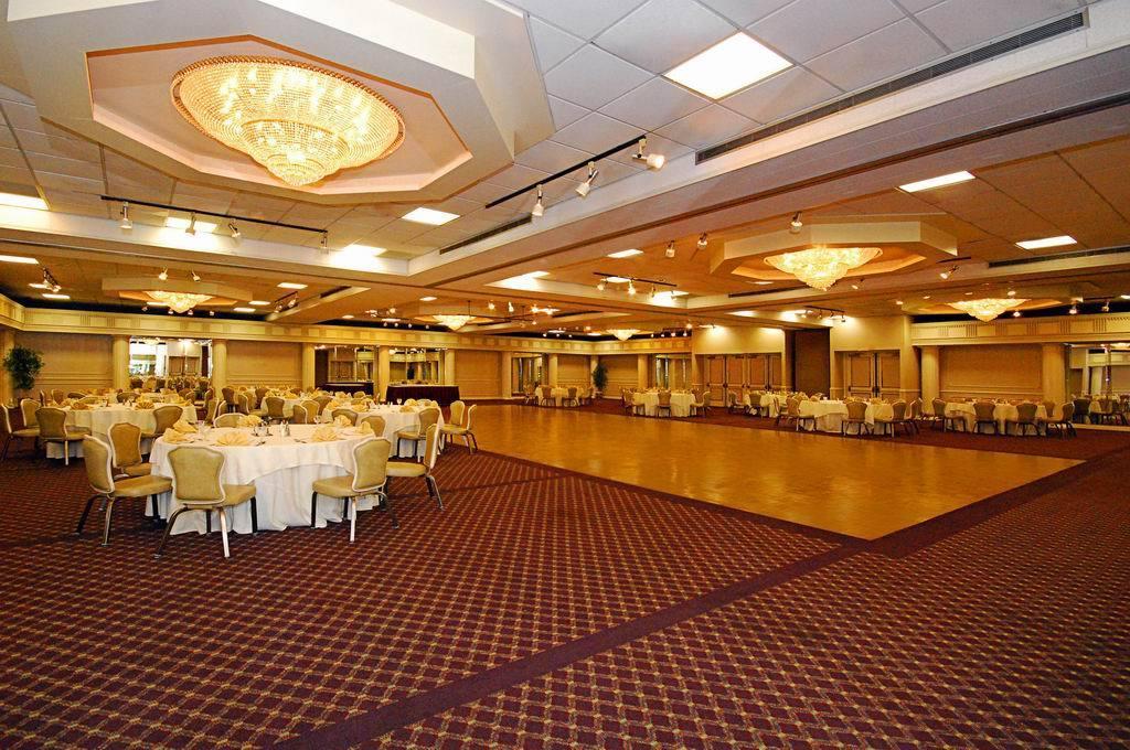 Quality Inn & Conference Center Maple Shade Restaurant bilde
